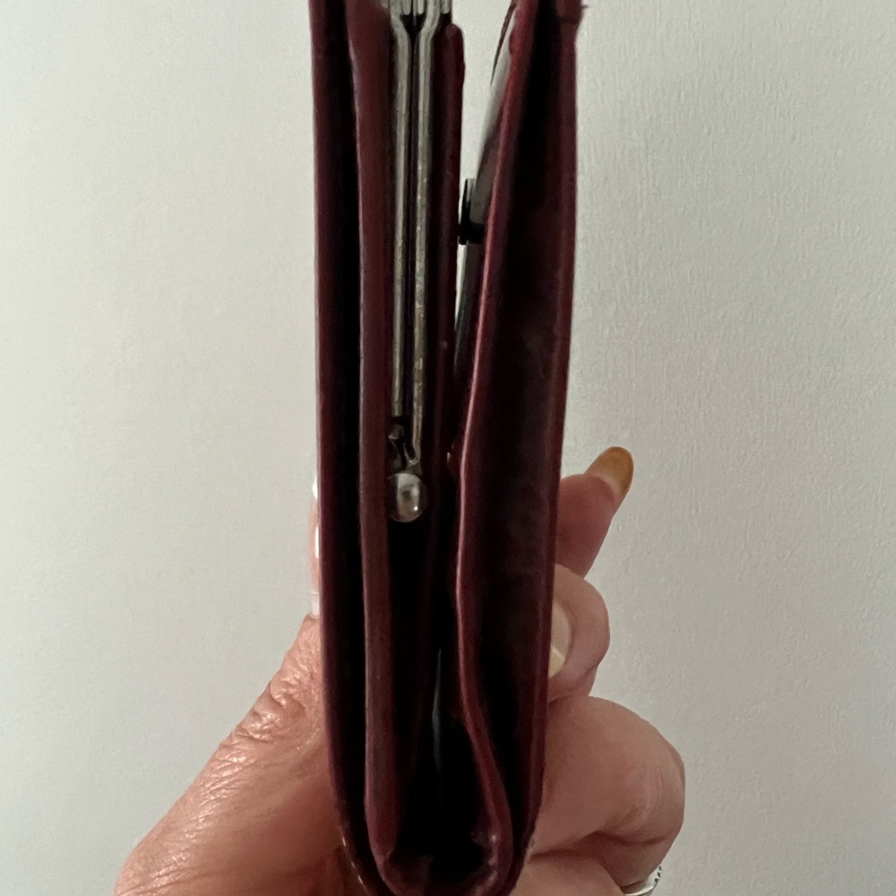 BURBERRY Kiss Lock WOC - Picture 8 of 13